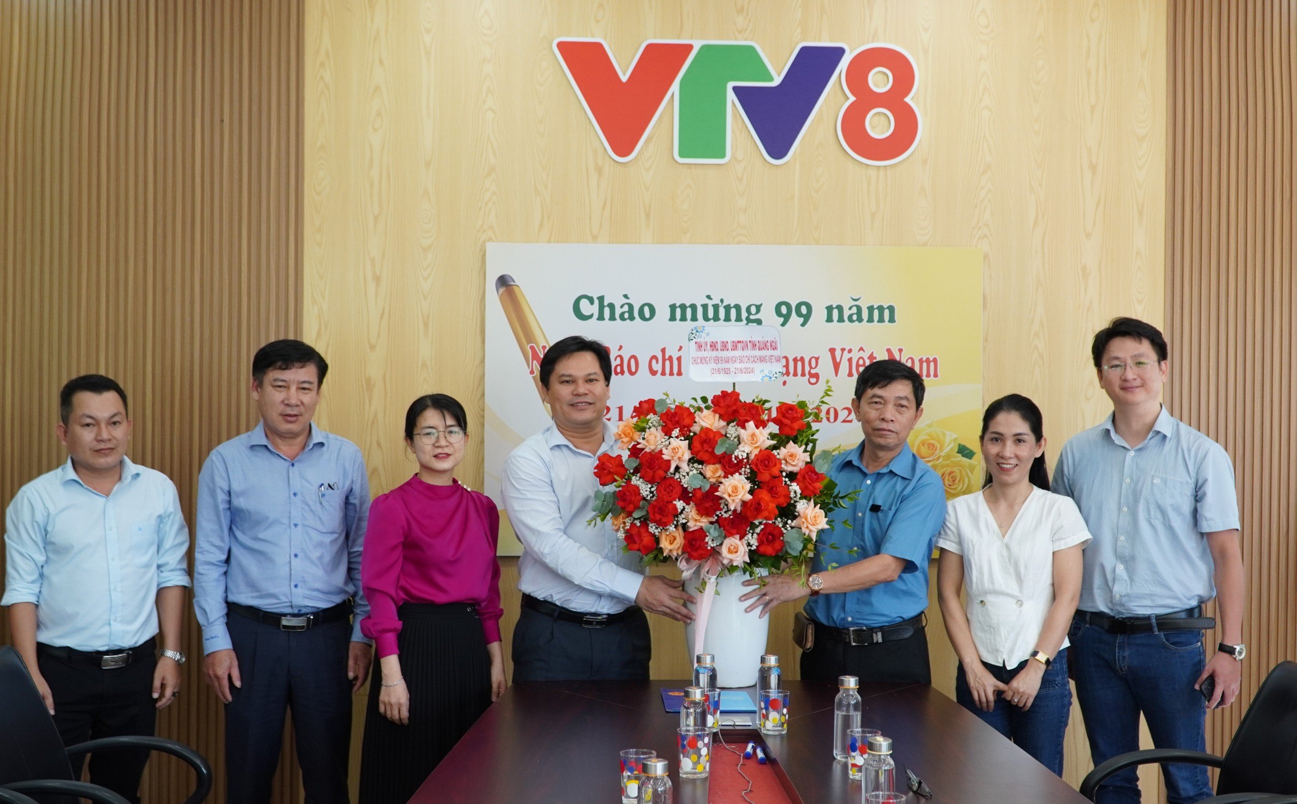 Phó Chủ tịch UBND tỉnh Trần Phước Hiền thăm, chúc mừng Trung tâm Truyền hình Việt Nam, khu vực miền Trung – Tây Nguyên VTV8