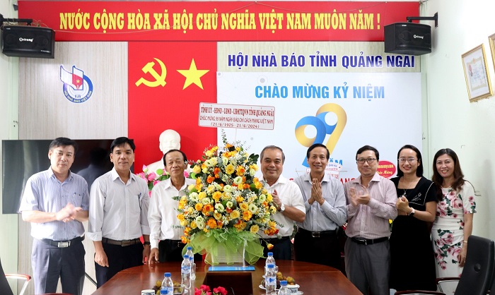 Phó Chủ tịch Thường trực UBND tỉnh Trần Hoàng Tuấn đến thăm, chúc mừng Hội Nhà báo tỉnh