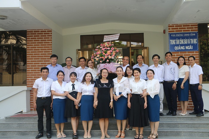 Phó Chủ tịch Thường trực UBND tỉnh Trần Hoàng Tuấn đến thăm, chúc mừng Cổng Thông tin điện tử tỉnh