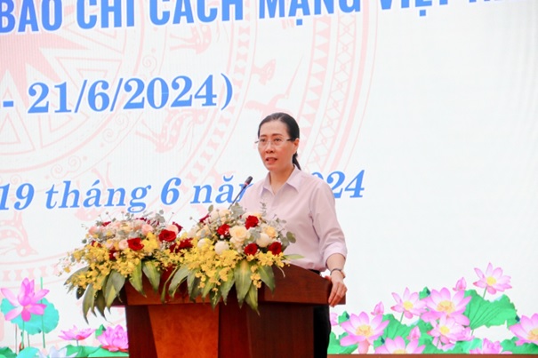 Bí thư Tỉnh uỷ, Chủ tịch HĐND tỉnh Bùi Thị Quỳnh Vân phát biểu tại buổi gặp mặt kỷ niệm 99 năm Ngày báo chí