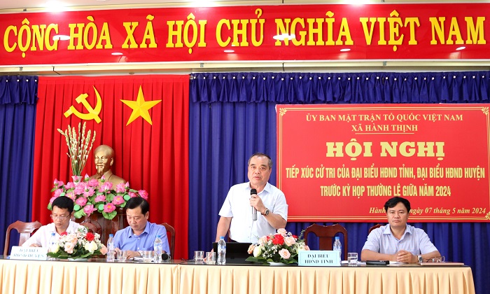 Phó Chủ tịch Thường trực UBND tỉnh Trần Hoàng Tuấn tiếp xúc cử tri tại xã Hành Thịnh