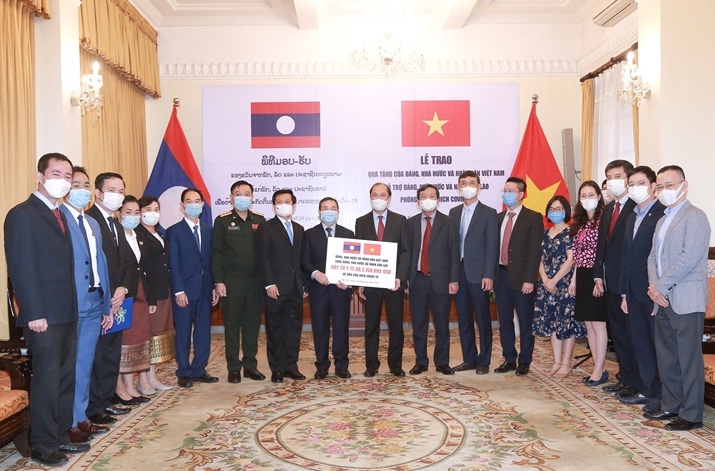 Bộ Ngoại giao tổ chức Lễ trao tượng trưng quà tặng của Đảng, Nhà nước và nhân dân Việt Nam hỗ trợ Đảng, Nhà nước và nhân dân Lào ứng phó đợt dịch Covid-19 mới ở Lào