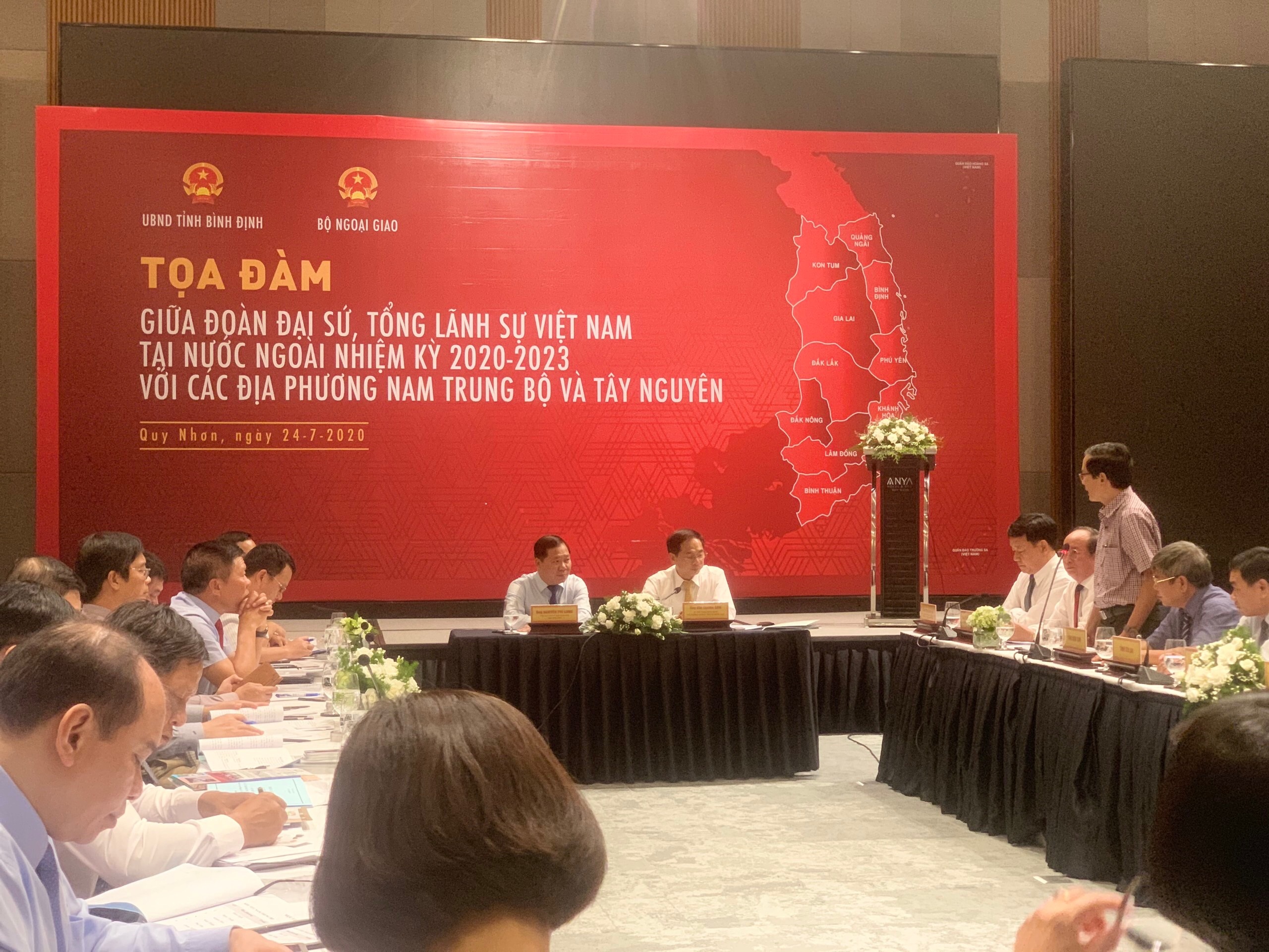 Tỉnh Quảng Ngãi tham dự Tọa đàm với đoàn Đại sứ, Tổng lãnh sự Việt Nam tại nước ngoài nhiệm kỳ 2020 - 2023