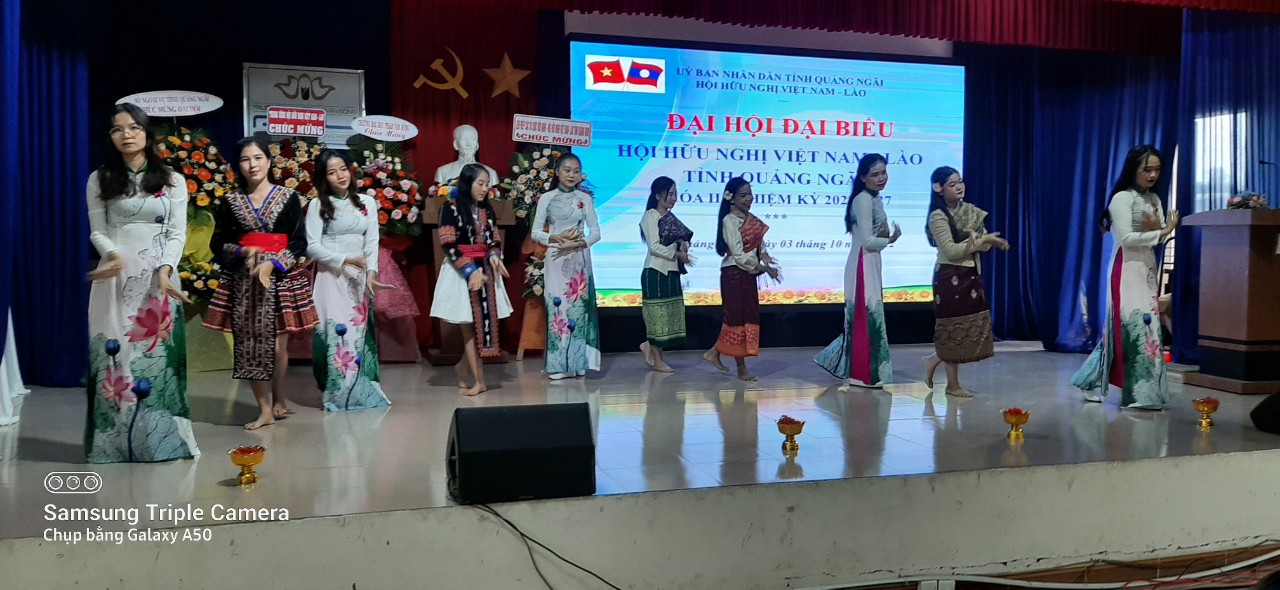  Tiết mục Văn nghệ chào mừng Đại hội của các em lưu học sinh Lào