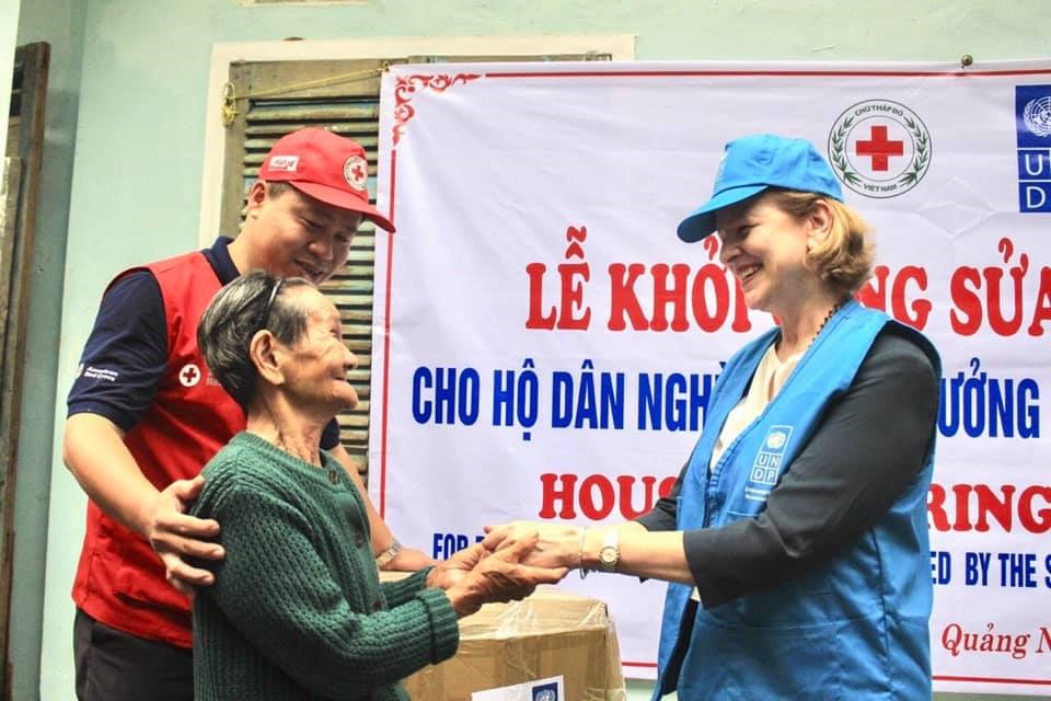 Đại diện Chương trình UNDP Việt Nam làm việc tại Quảng Ngãi