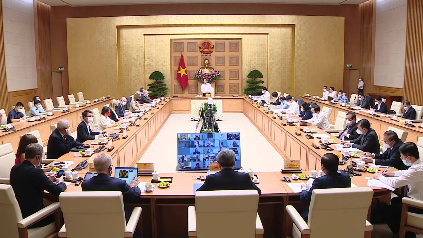 Thủ tướng làm việc với các Đại sứ, đại diện cộng đồng Doanh nghiệp châu Âu tại Việt Nam