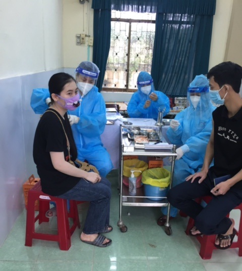 Quảng Ngãi: 448 sinh viên Lào được tiêm vaccine ngừa COVID-19
