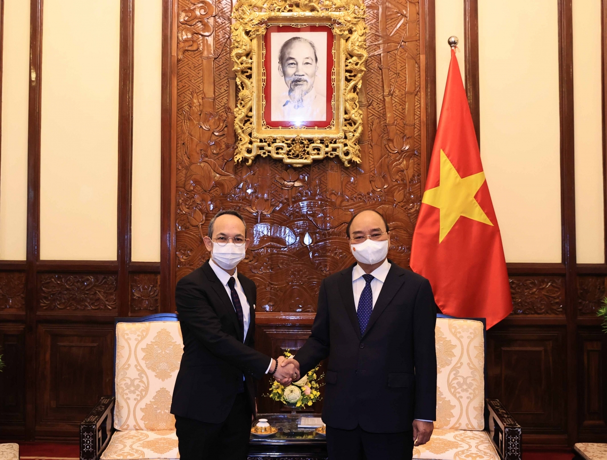 Chủ tịch nước Nguyễn Xuân Phúc tiếp đại sứ các nước trình Quốc thư