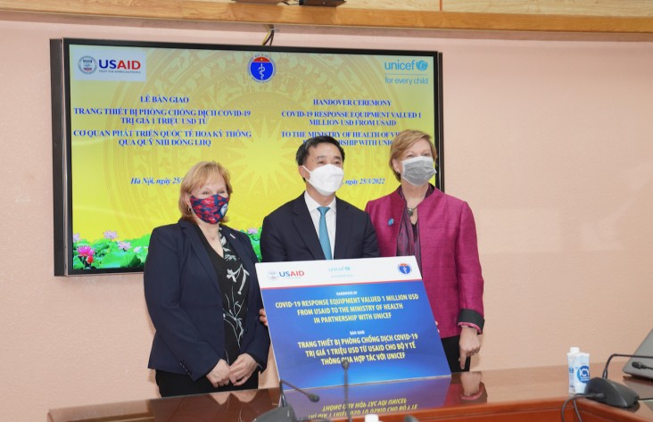USAID và UNICEF trao tặng trang thiết bị và vật tư y tế cho Việt Nam