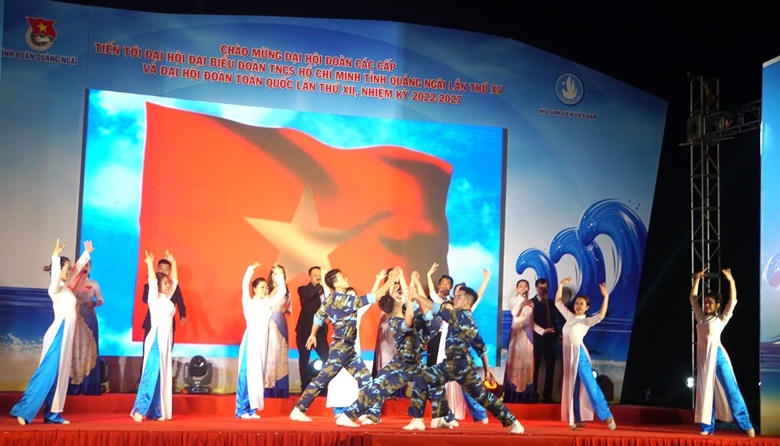 Chương trình nghệ thuật “Biển, đảo - Trái tim Tổ quốc” tại huyện Lý Sơn