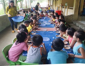 Tổ chức Children of Vietnam hỗ trợ trang thiết bị, hệ thống lọc nước cho trường Mầm non xã Sơn Tinh, huyện Sơn Tây và trường Phổ thông dân tộc nội trú THCS huyện Ba Tơ