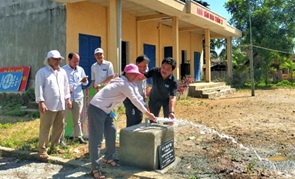 Tổ chức MQI bàn giao giếng khoan và máy lọc nước cho 03 xã của huyện Bình Sơn