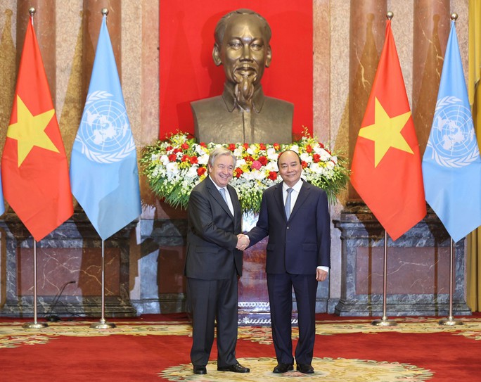 Chủ tịch nước Nguyễn Xuân Phúc chủ trì lễ đón và hội đàm với Tổng Thư ký Liên Hiệp Quốc António Guterres thăm chính thức Việt Nam