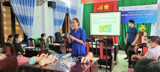 Tập huấn Hồi sức cấp cứu Nhi-sơ sinh tại huyện Sơn Tây, tỉnh Quảng Ngãi