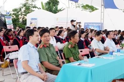 Trao Bằng tốt nghiệp cho lưu học sinh Lào