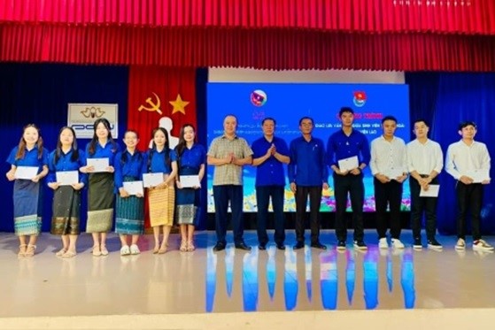 Tiếp nhận đào tạo 16 lưu học sinh Lào năm học 2023 - 2024