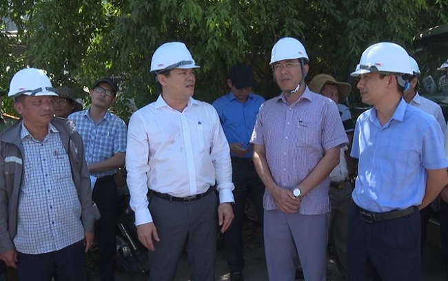 PPC's vice chairman Tran Phuoc Hien inspects land acquisitions in Tu Nghia and Duc Pho
