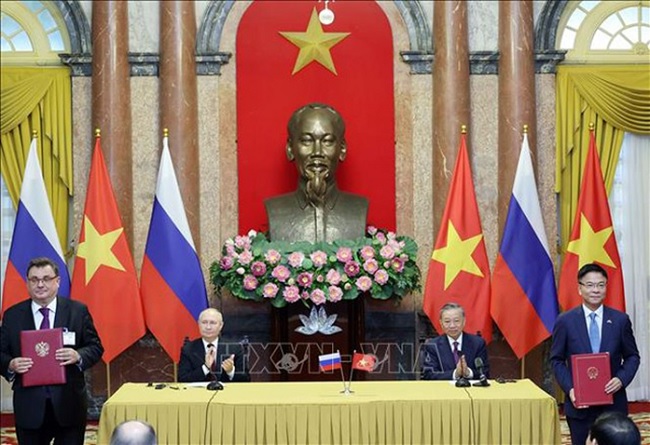 Viet Nam, Russia sign 11 cooperation agreements