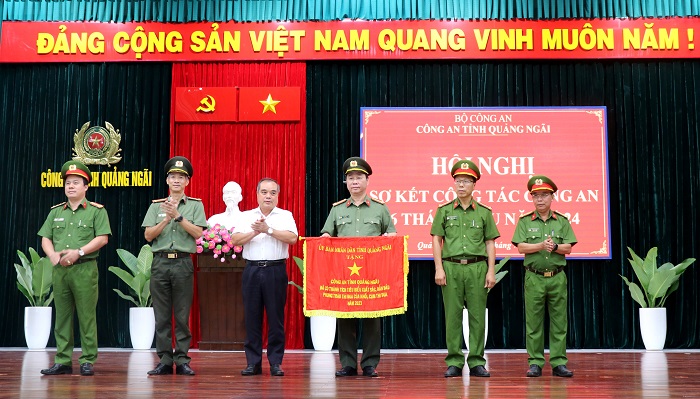 Standing Vice Chairman of the PPC, Tran Hoang Tuan, praises the achievements of the Provincial Police in the first 6 months of 2024