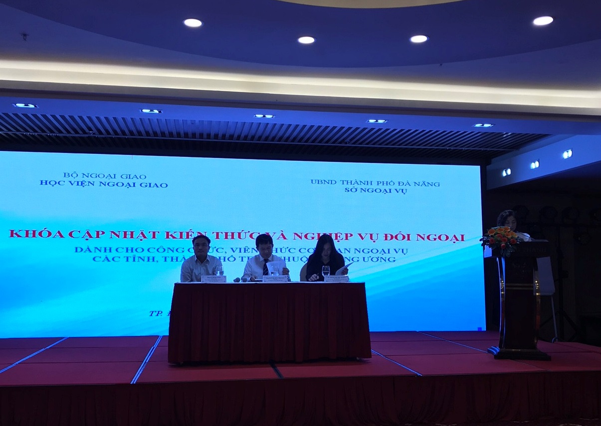 Khóa cập nhật kiến thức và nghiệp vụ đối ngoại tại Đà Nẵng