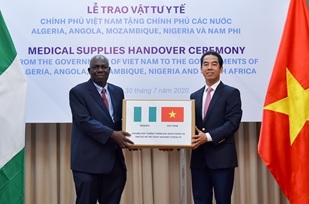 Việt Nam hỗ trợ vật tư y tế cho 05 nước Châu Phi phòng, chống COVID-19