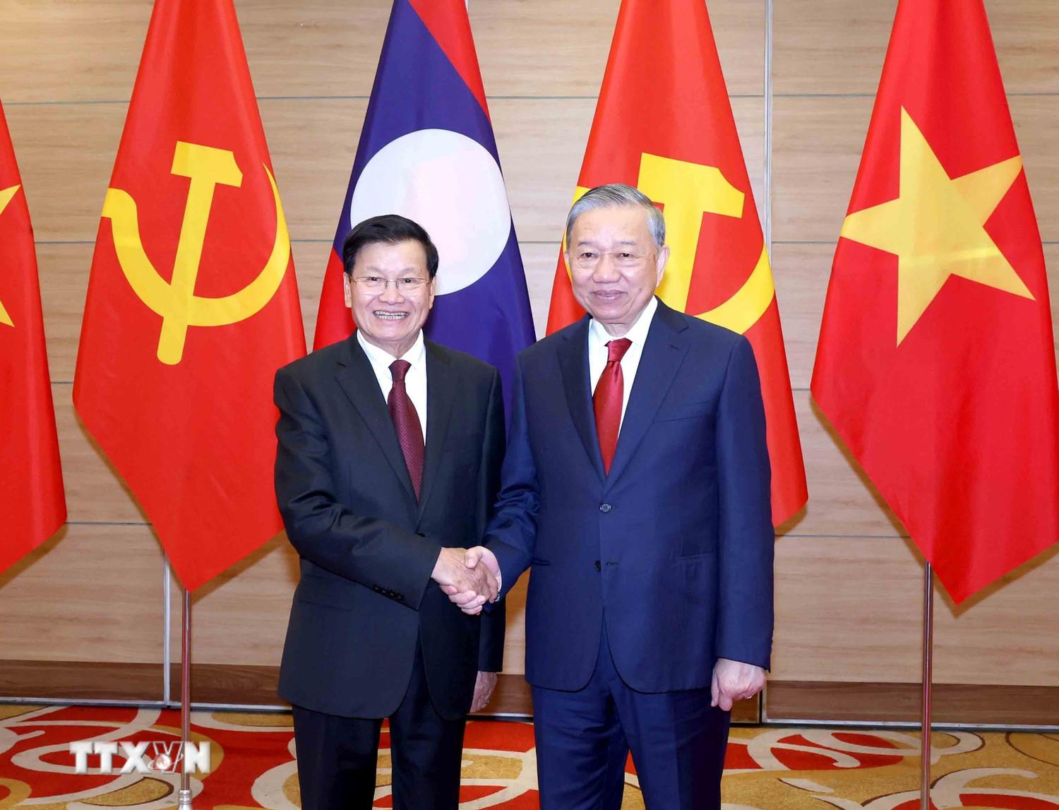 Tổng Bí thư Tô Lâm và Tổng Bí thư, Chủ tịch nước Lào Thongloun Sisoulith. (Ảnh: Phương Hoa/TTXVN)